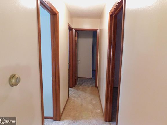 5th image of 301 Hickory St