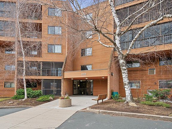 4th image of 3320 Louisiana Ave S APT 402