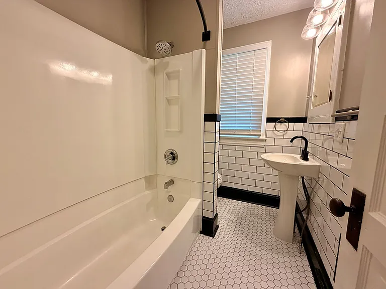 1050 Edgar Ave — Photo 13