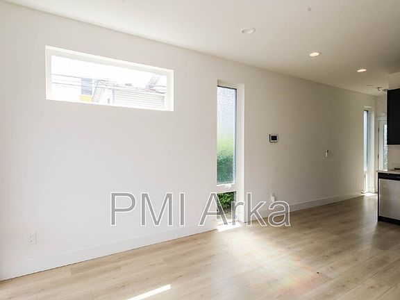 2nd image of 909 28th Ave S Unit C