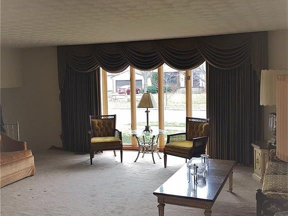 5th image of 196 Claudette Ct