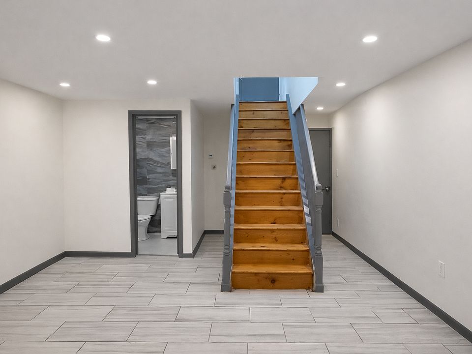 1st image of 29 Monaco Pl #1