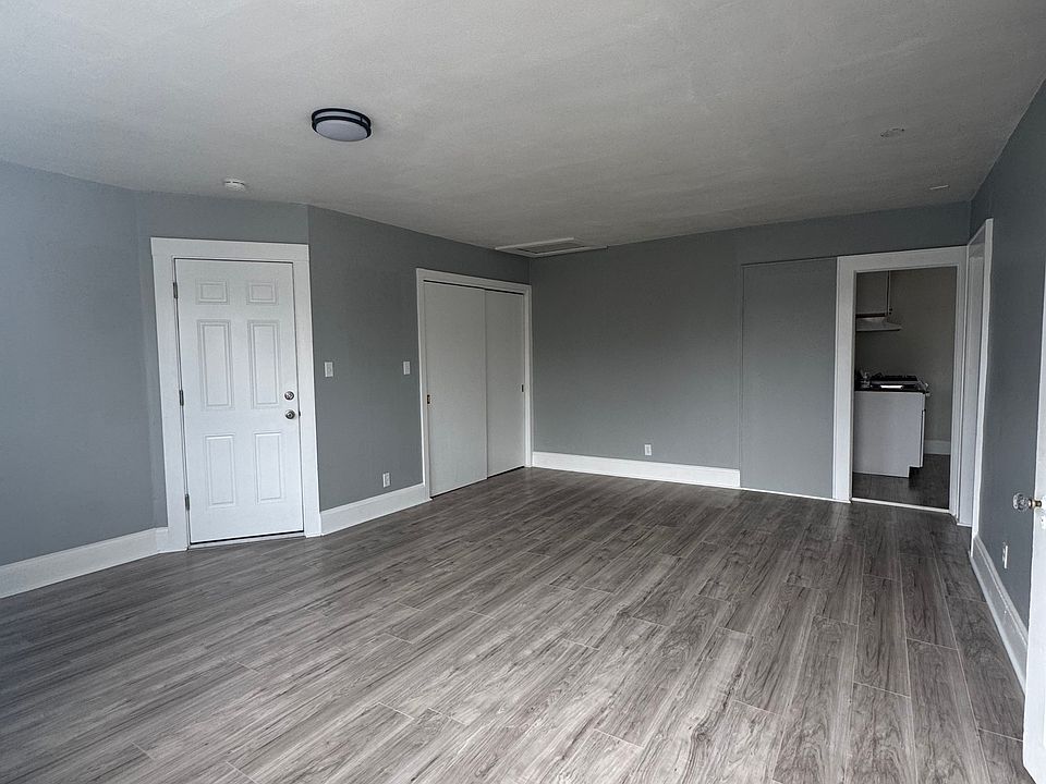 1st image of 447 Naugatuck Ave #2R