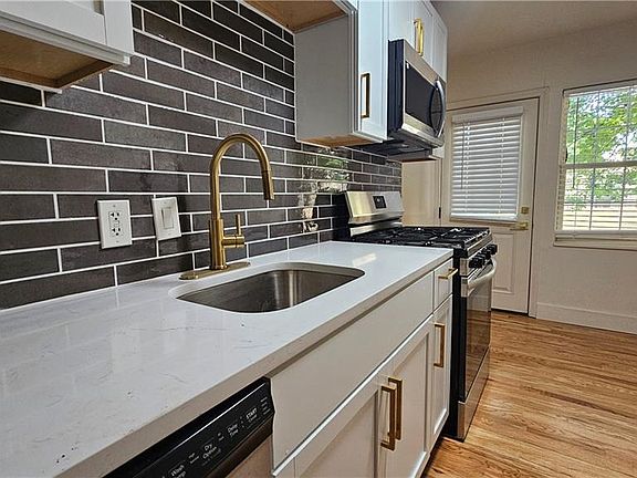 2nd image of 1207 W 45th St APT 2W