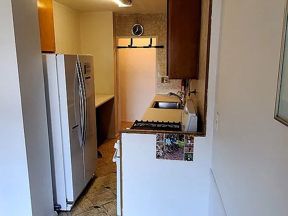 3rd image of 2935 W 5th St APT 5B