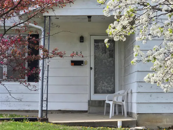 705 1st St, Warrenton, MO 63383