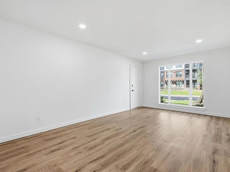 4816 Amesbury Dr #128 — Photo 8