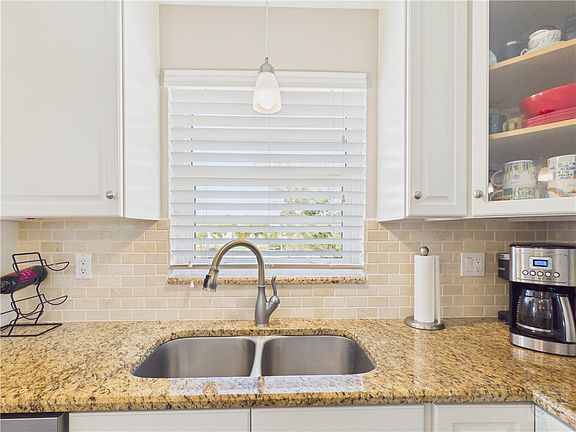 5th image of 39 Woodland Dr APT 201