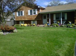 41 Newport Beach Blvd, East Moriches, NY 11940
