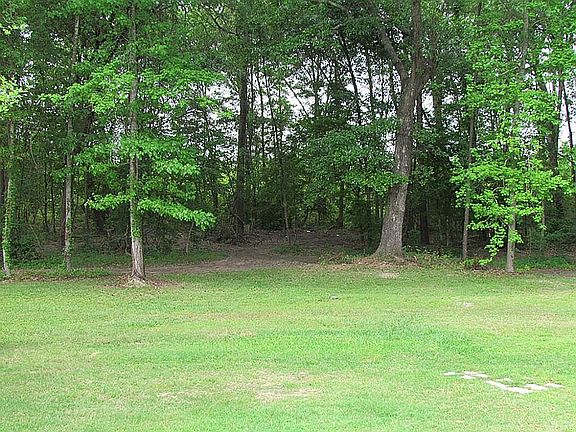 3rd image of 23245 Oakwood Dr
