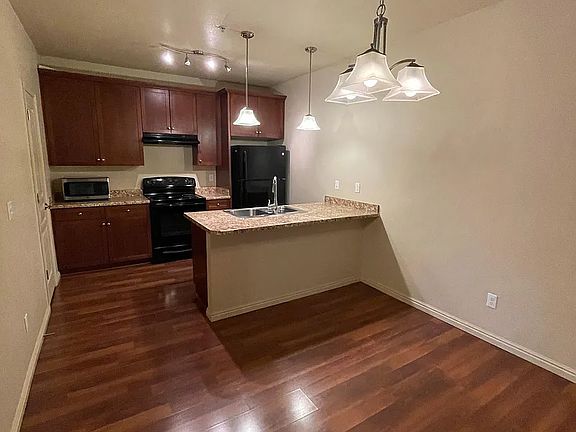 2nd image of 170 E Belmont Ave #B12