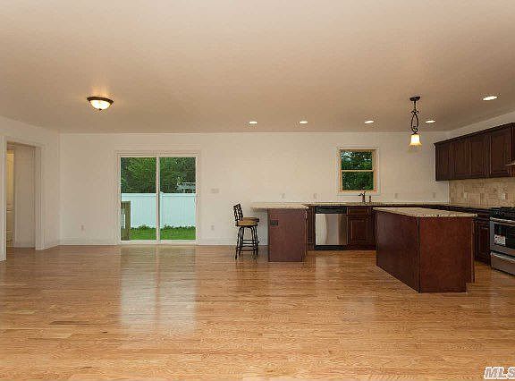 5th image of 134 Herbert Ave