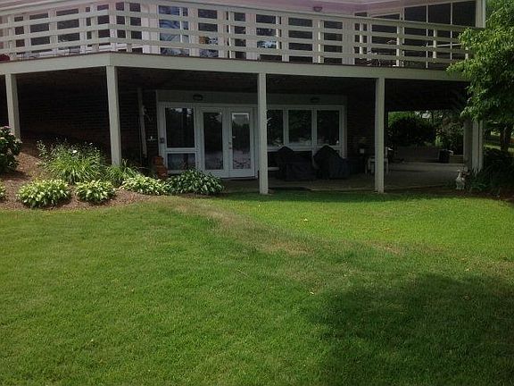 3rd image of 119 Lakepoint Dr