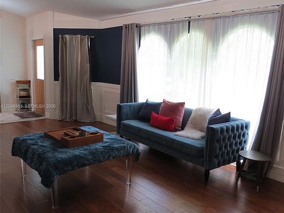 4th image of 542 N Cypress Dr #542