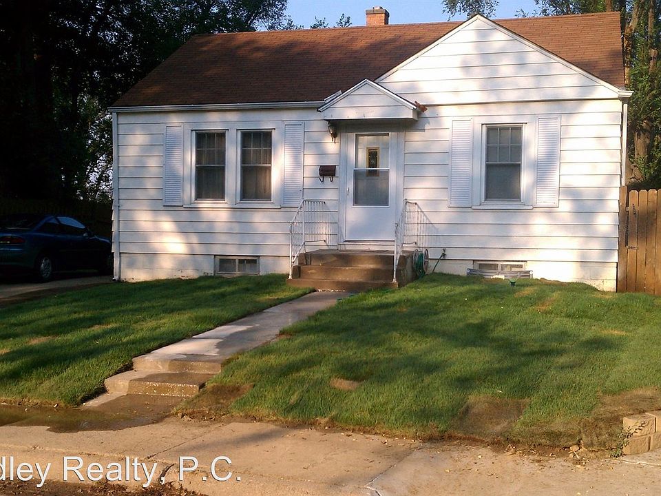 1st image of 910 McLaughlin Cir