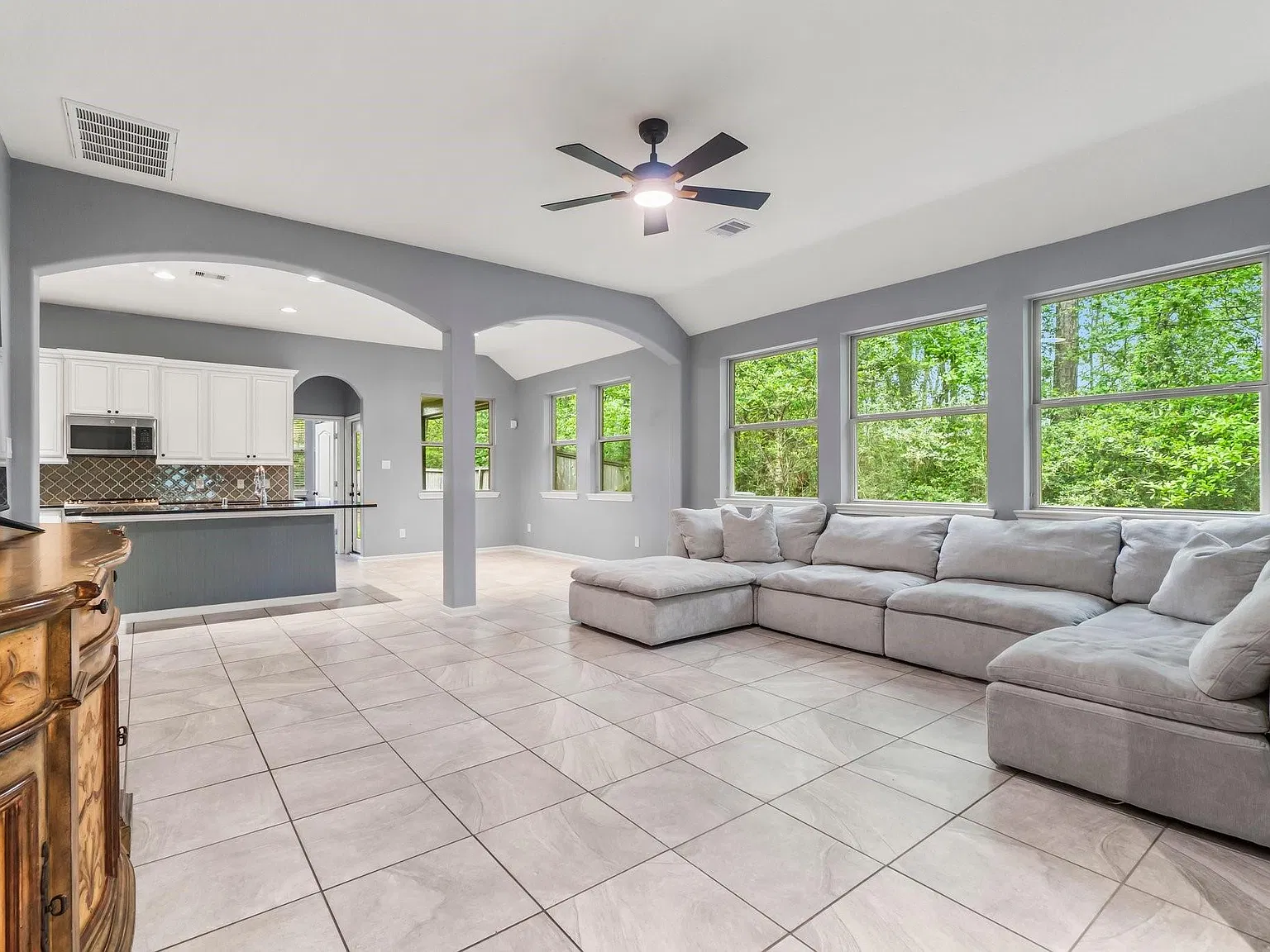 3 bed, 3.0 bath, 2086 sqft, $2,475 — Photo 4