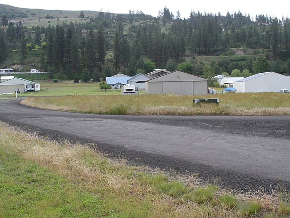 3rd image of 136 W Airport Loop