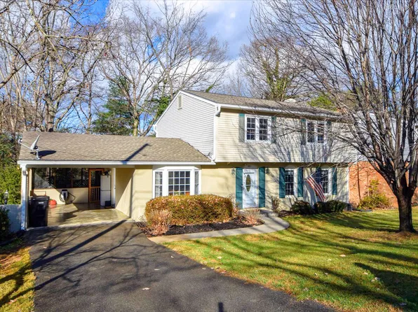 5811 Penguin Dr, Roanoke, VA 24018