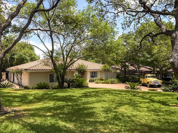 4th image of 618 Rolling Green Dr