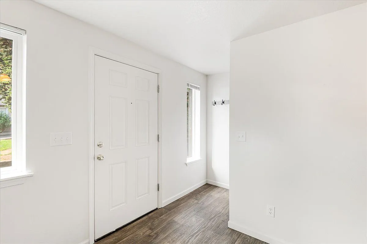Lincoln Townhomes — Photo 3