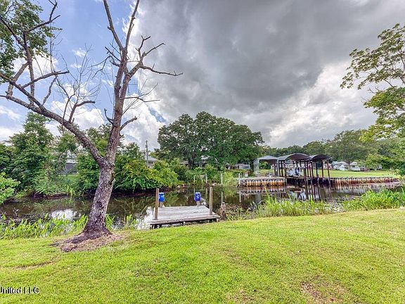 3rd image of 1601 Bayou Vista Dr