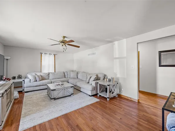 305 Valley Pl, De Soto, MO 63020