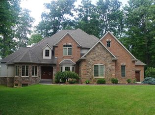 15909 Cascade Bluff Ct, Fort Wayne, IN 46845