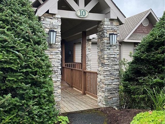 4th image of 525 Craggy Pointe #10B