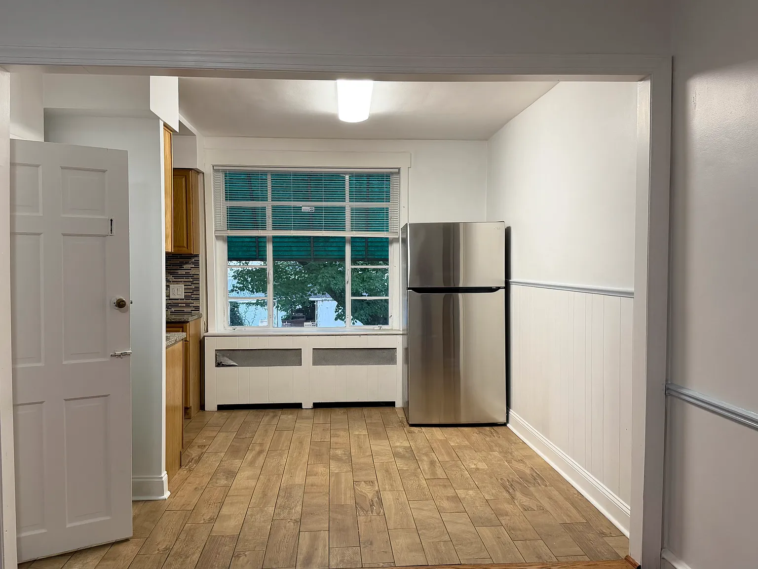 3 bed, 1.5 bath, 1600 sqft, $2,000 — Photo 2