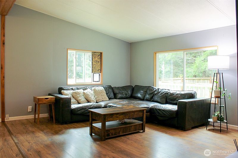 3rd image of 521 NE Larson Lake Rd