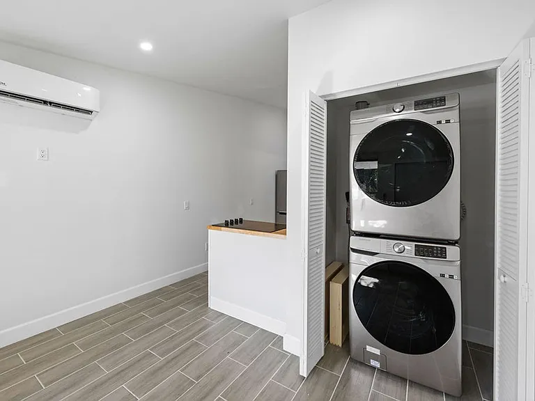 Australian Pines Apartments — Photo 39