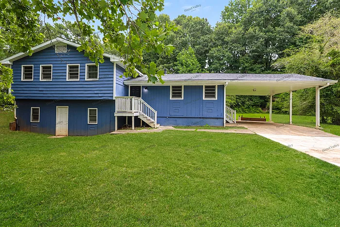 3 bed, 1.0 bath, 1449 sqft, $1,570 — Photo 1