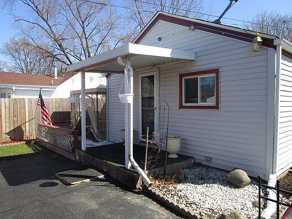 5th image of 902 Colonial Dr