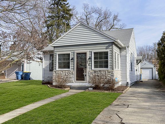 2nd image of 6137 Rosslyn Ave