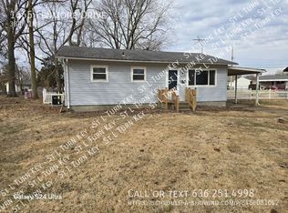 1665 Fenmore Dr, Florissant, MO 63031