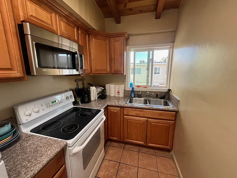5809 Lindo Paseo #3-room D — Photo 5