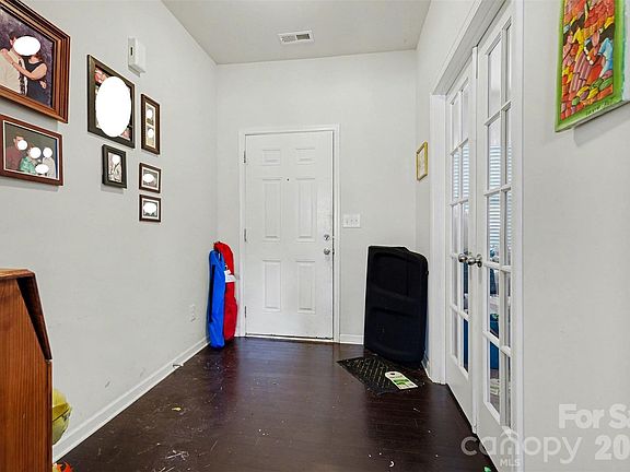 3rd image of 1014 Perennial Ln