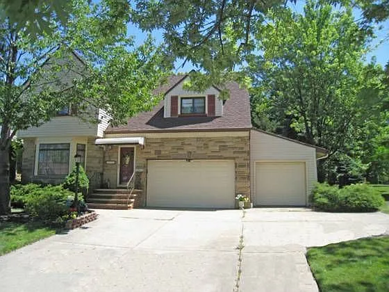 5755 Parkland Dr photo 1