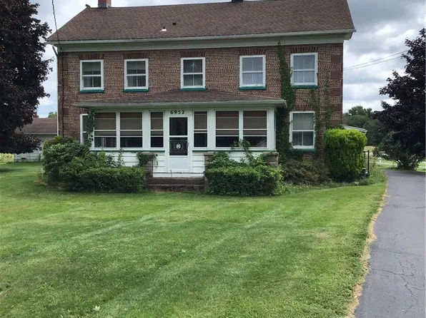 6952 Ontario Center Rd, Ontario, NY 14519