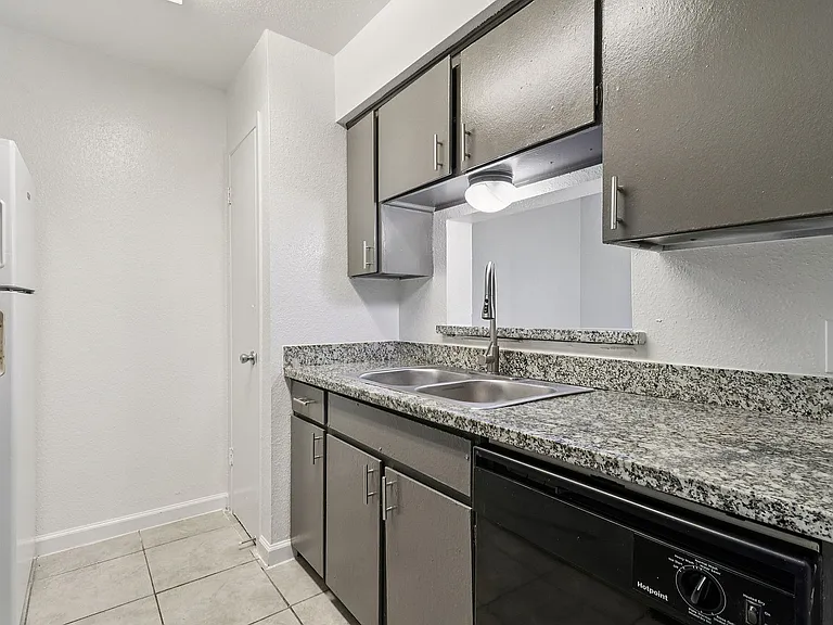 23-web-or-mls-Dumfries Dr Unit 410-S2802-008