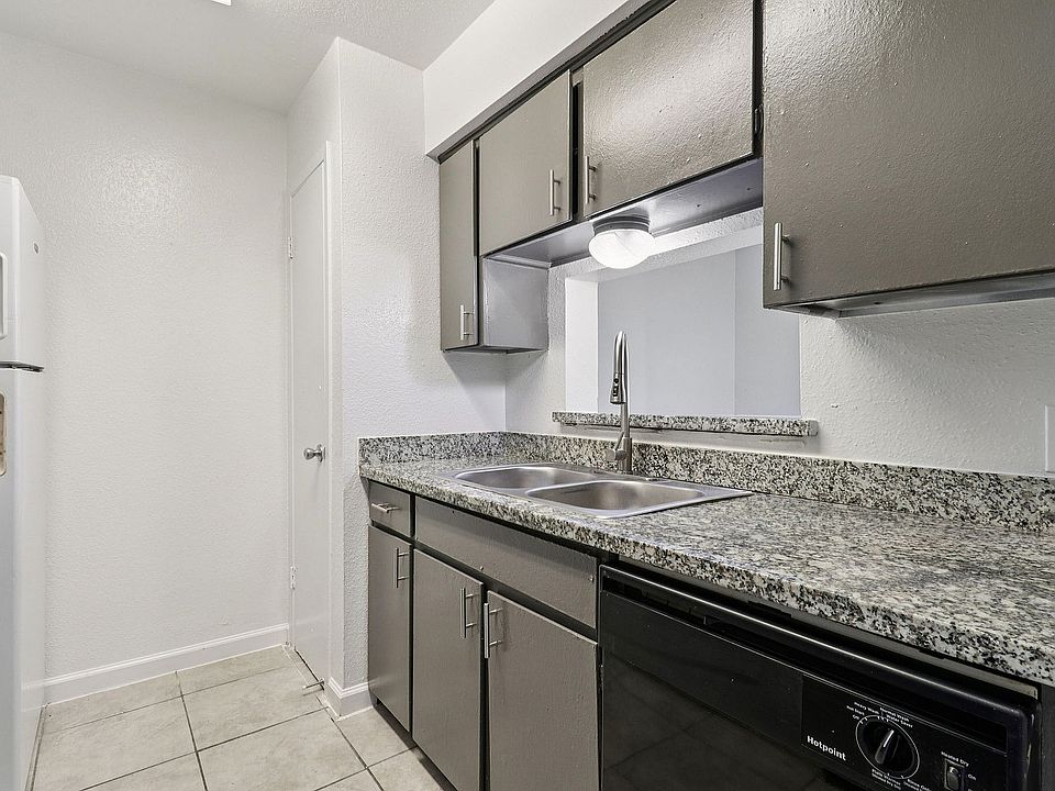 23-web-or-mls-Dumfries Dr Unit 410-S2802-008