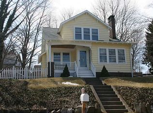 26 Beauregard Ave, Lincoln, RI 02865