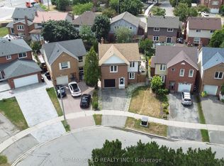 4032 Teakwood Dr, Mississauga, ON L5C3T5