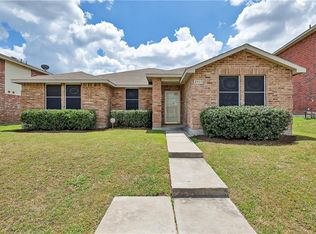 2909 Rising Crest Dr, Lancaster, TX 75134