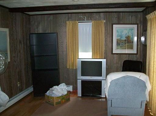 3rd image of 18 Sherwood Ave