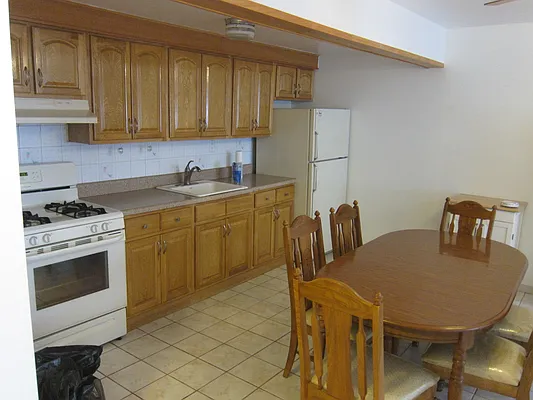 Rented by Realty 2000 Corp | media 87