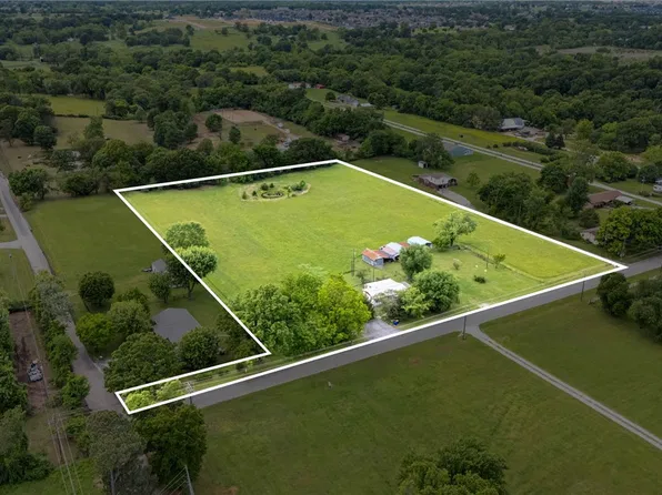 416 S Zion St, Lowell, AR 72745