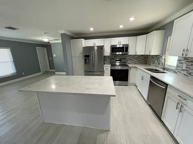 9169 Shaddock Rd E — Photo 8