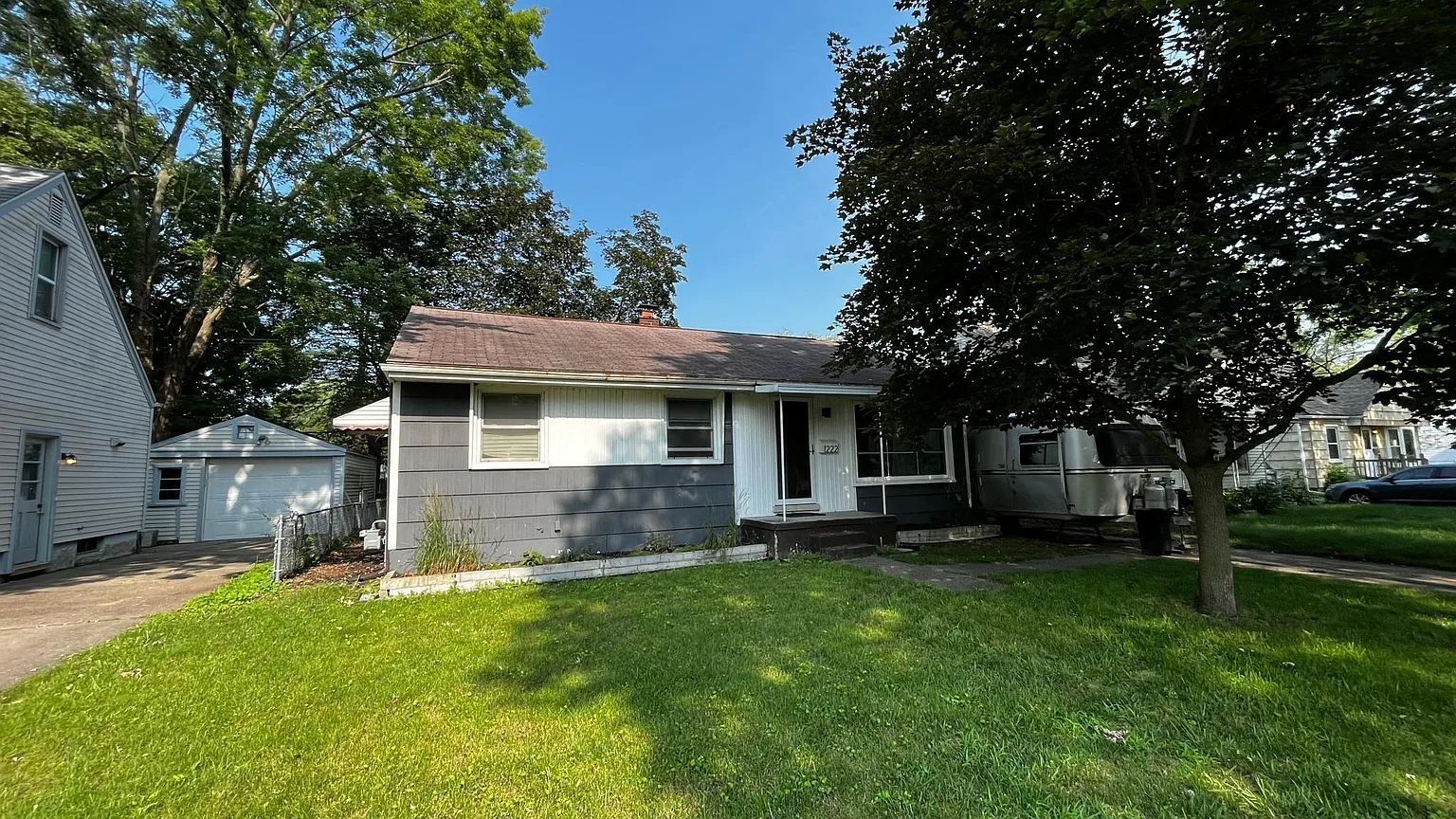 1222 Hull Ave photo 1