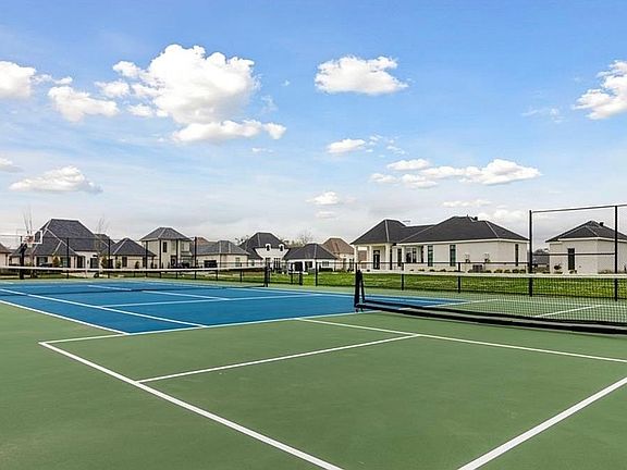 Basketball/Pickleball Courts